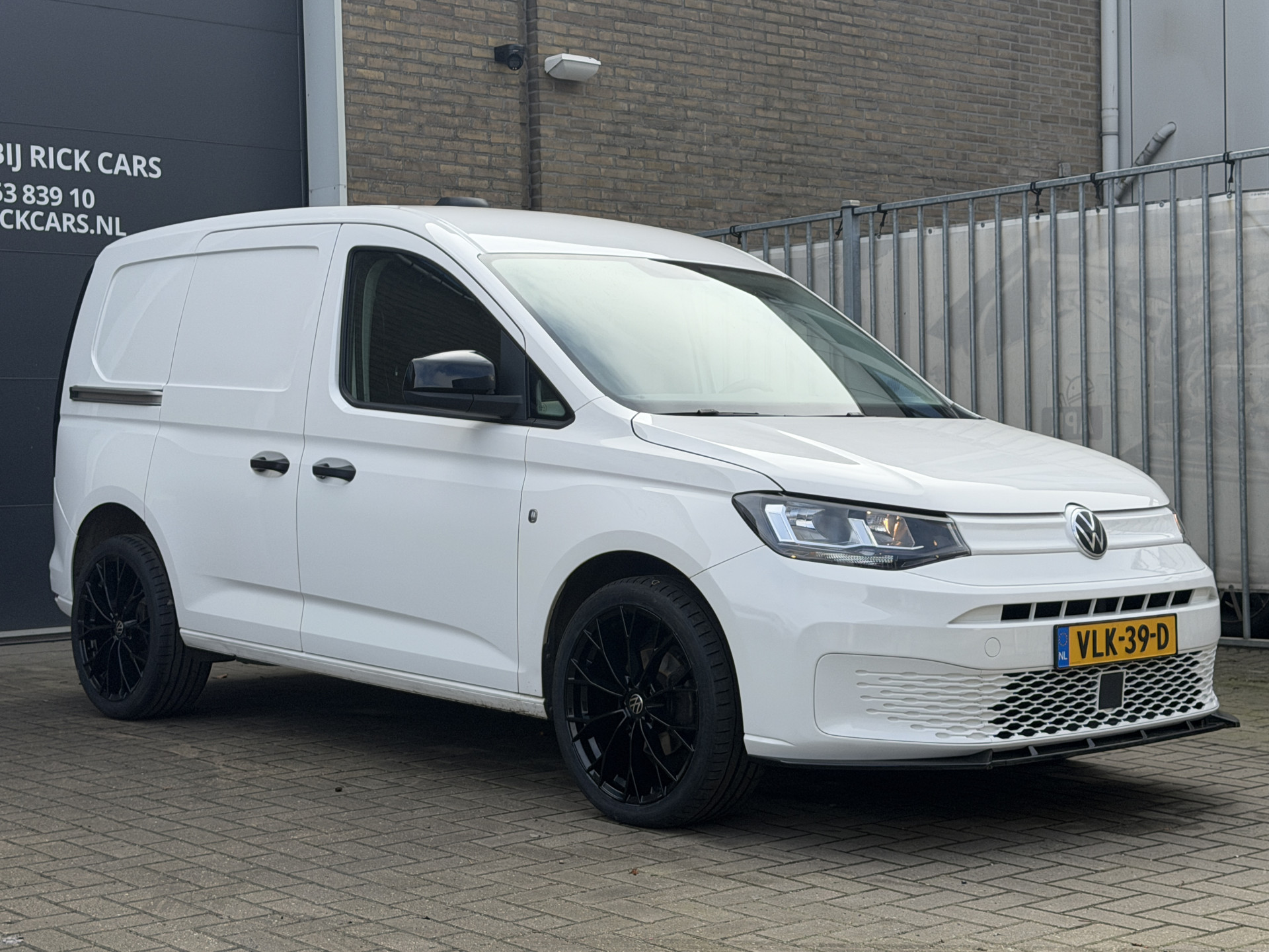 Foto van Volkswagen Caddy Modified Partition Wall