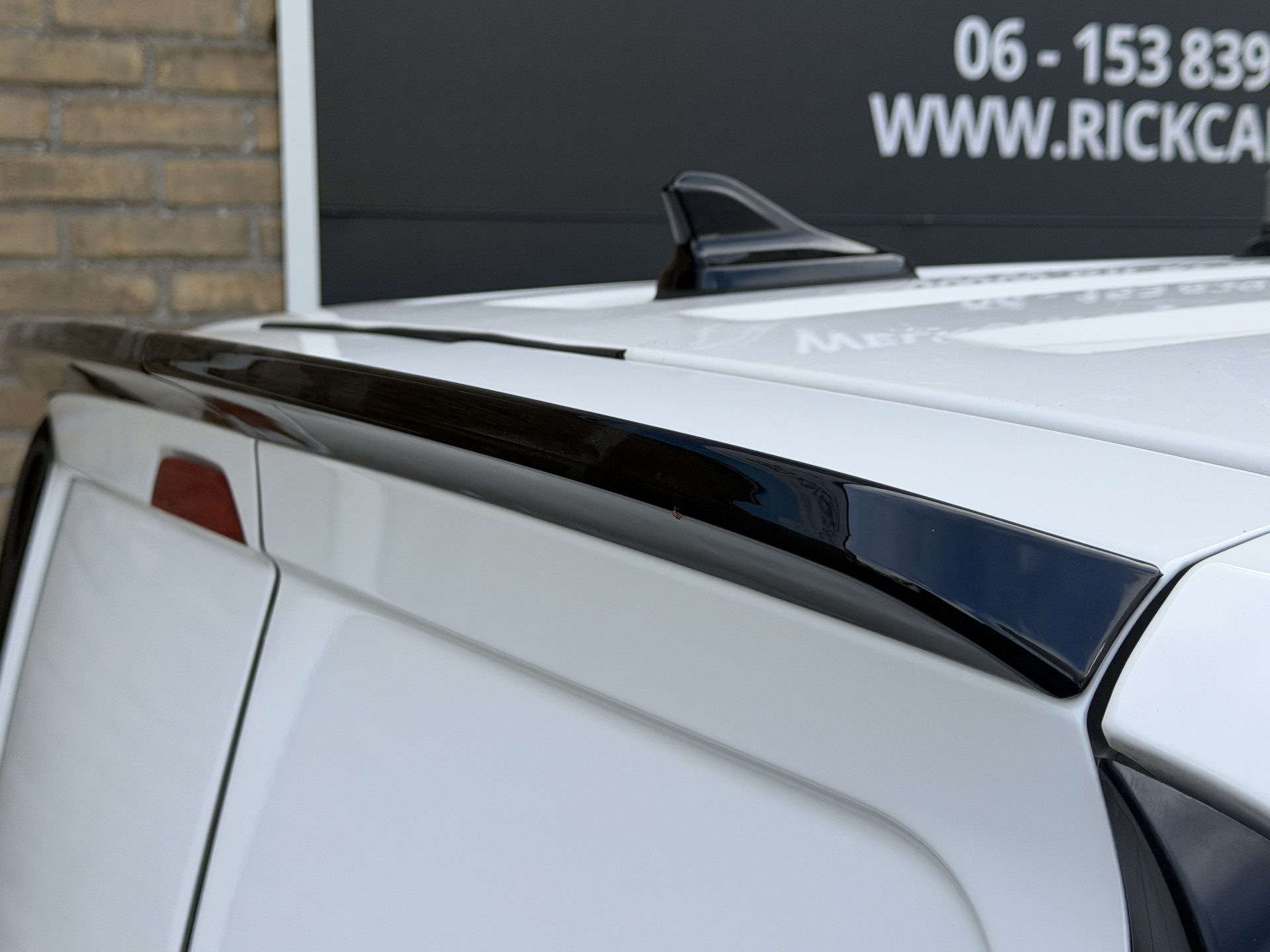 Foto van Volkswagen Caddy Modified Partition Wall