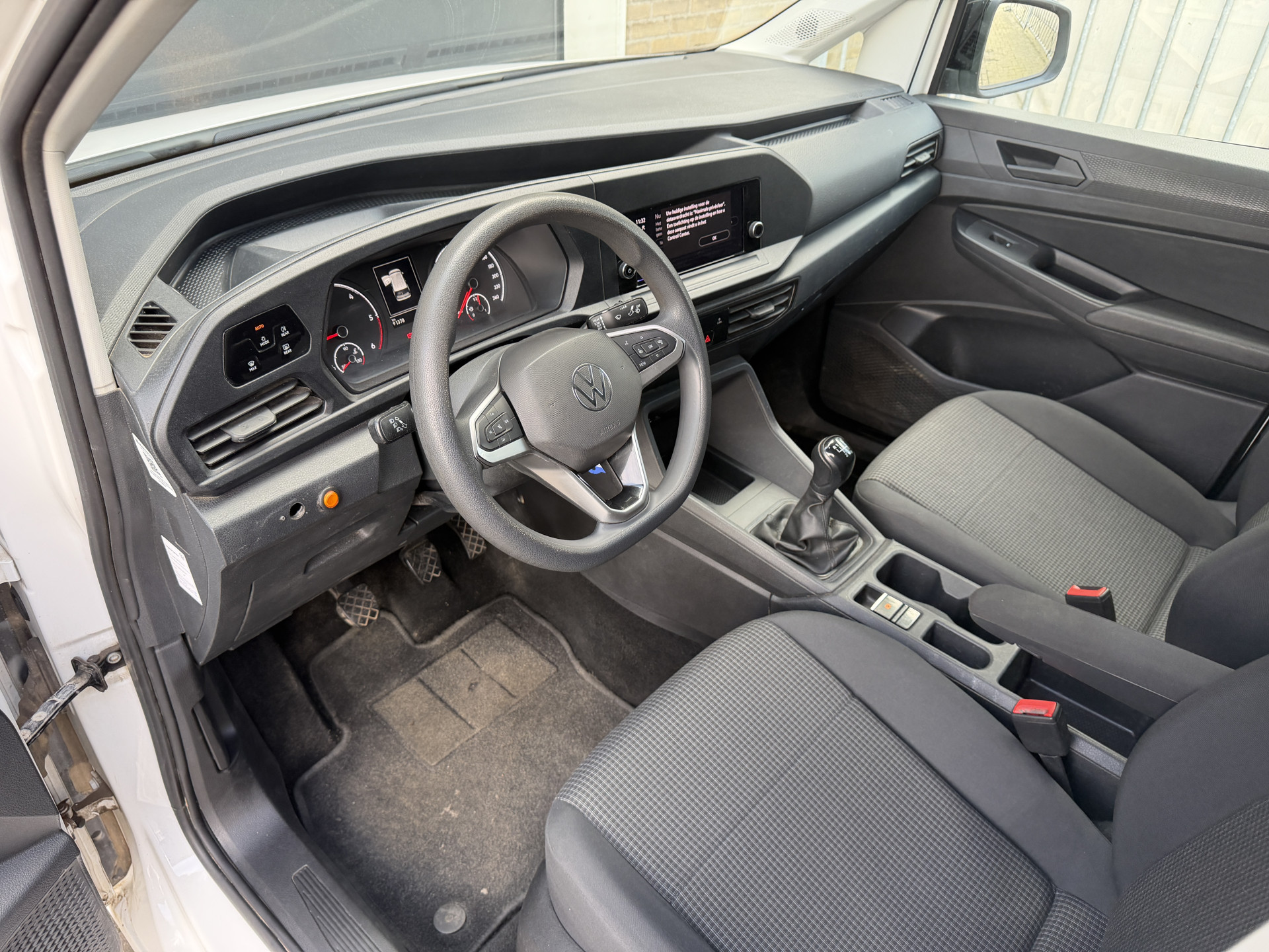 Foto van Volkswagen Caddy Modified Partition Wall
