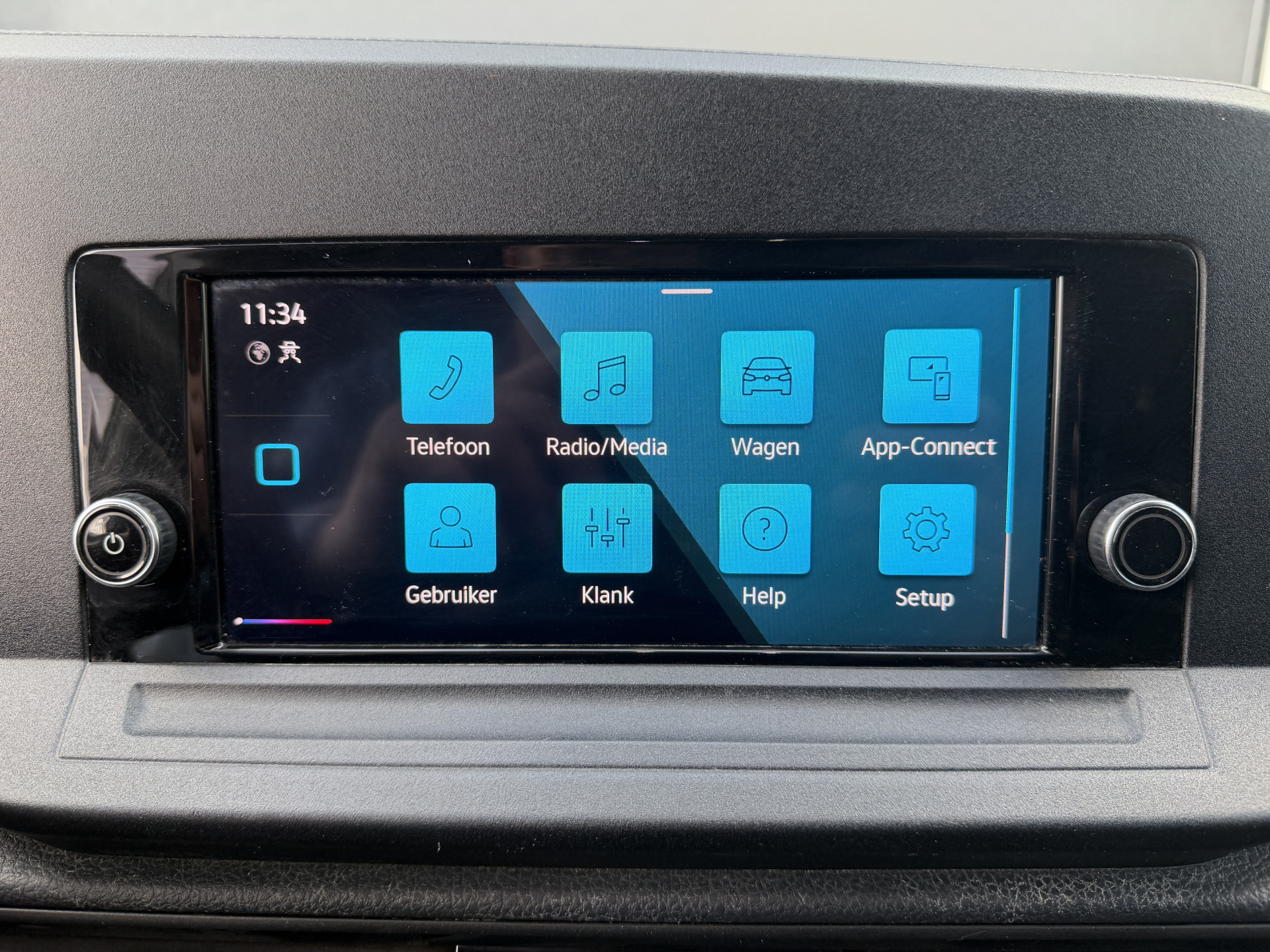 Foto van Volkswagen Caddy Modified Partition Wall