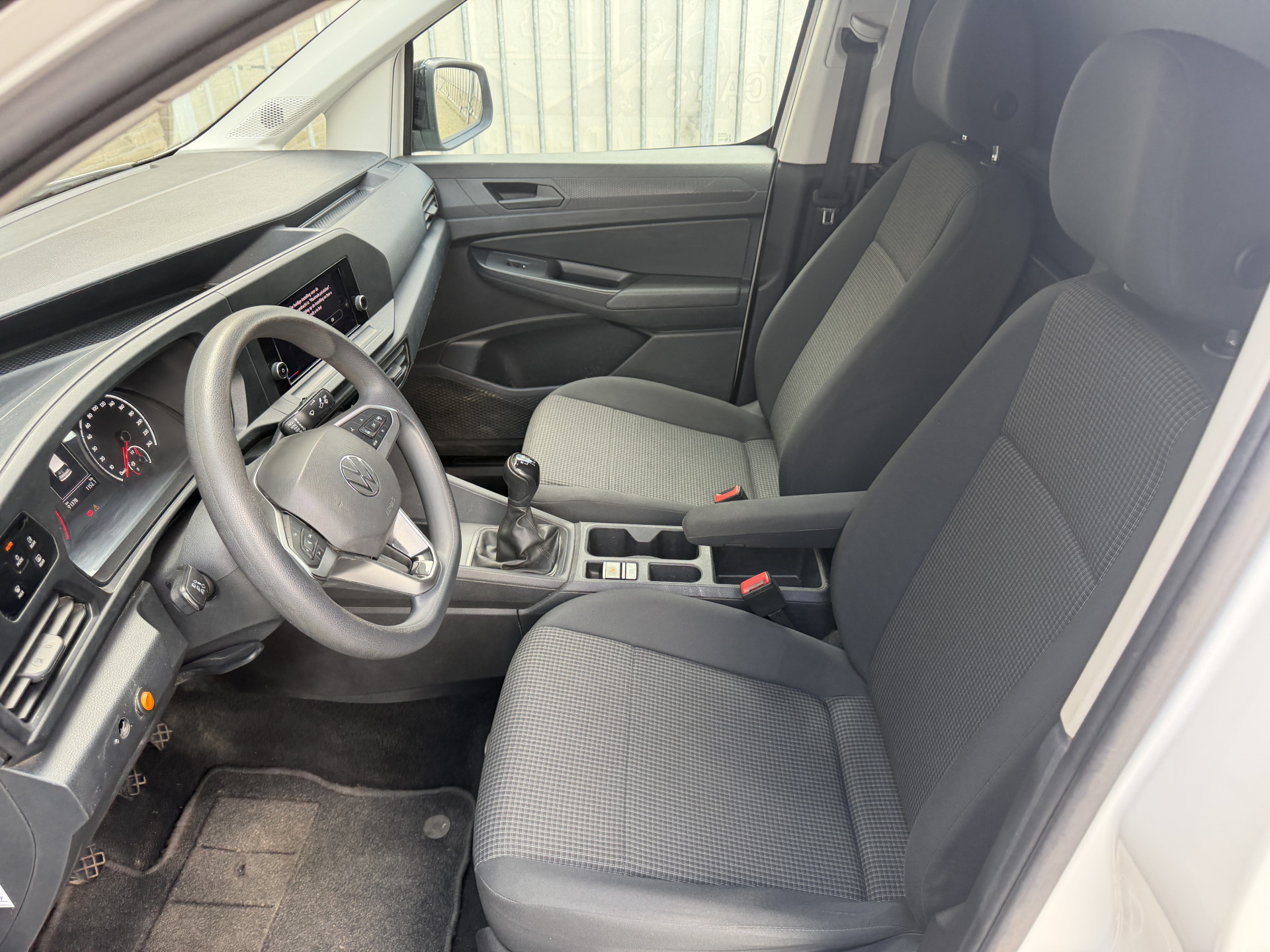 Foto van Volkswagen Caddy Modified Partition Wall