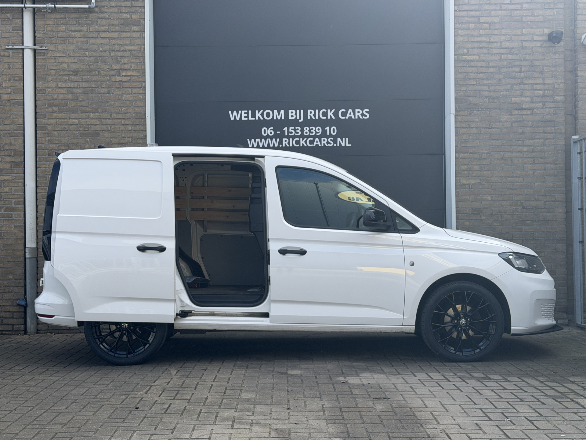 Foto van Volkswagen Caddy Modified Partition Wall