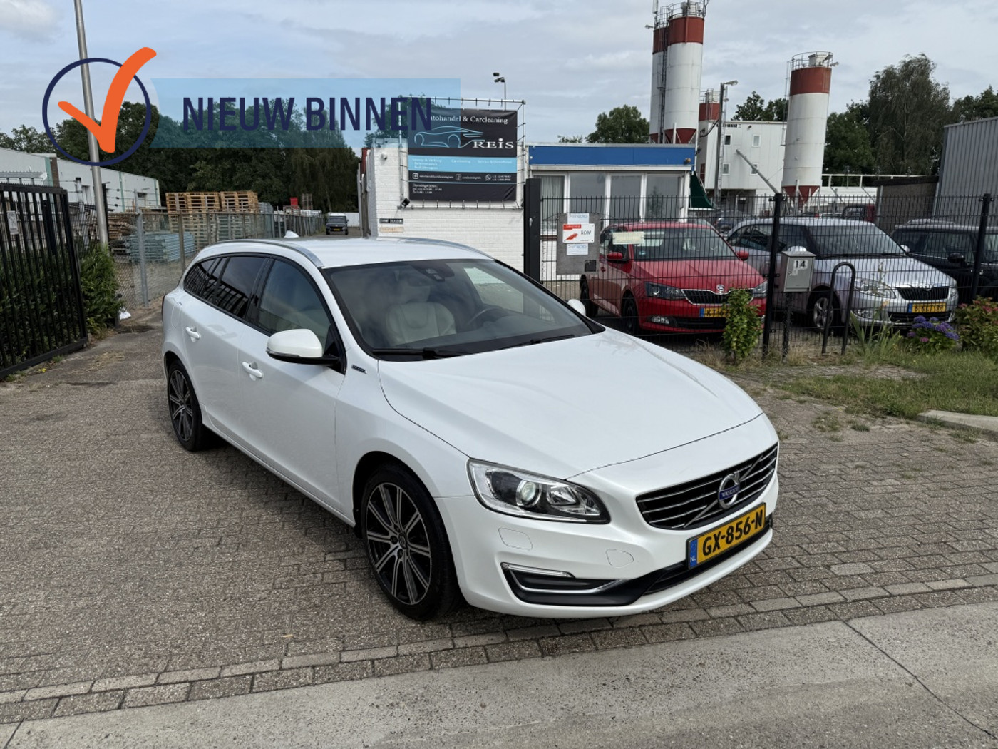 Volvo V60 2.4 D5 Twin Engine Special Edition 2015 - voorkant