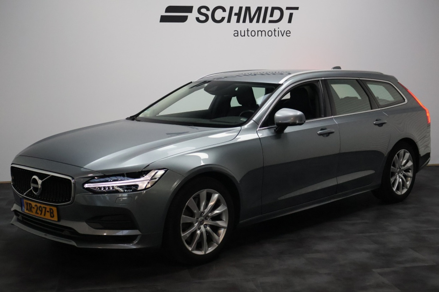 Volvo V90 2.0 T4 Inscription 190pk  | Trekhaak | Navigatie | Keyless 2018 - voorkant