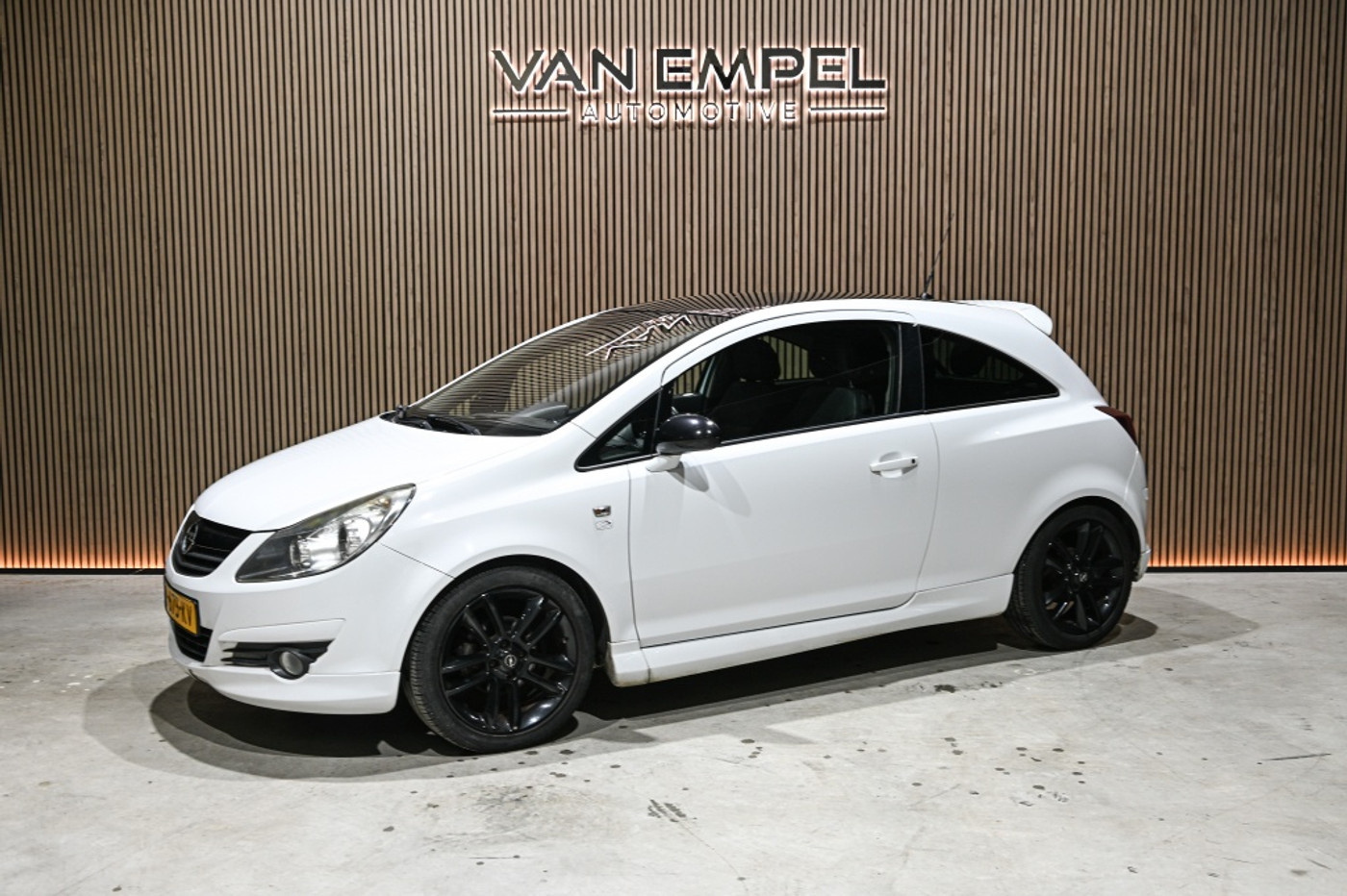Opel Corsa 1.2-16V Sport 2009 - voorkant