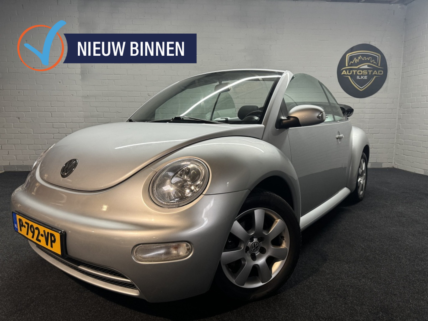 Volkswagen New Beetle Cabriolet 1.6 Turijn Comfort Zeer nette Weinig km 2005 - voorkant