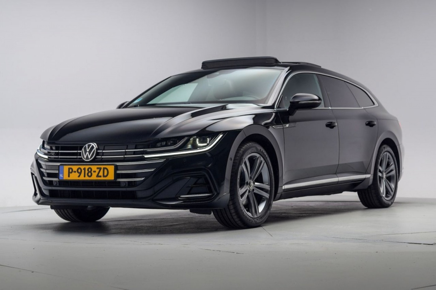 Volkswagen Arteon 1.4 TSI eHy R Bns+ 2022 - voorkant