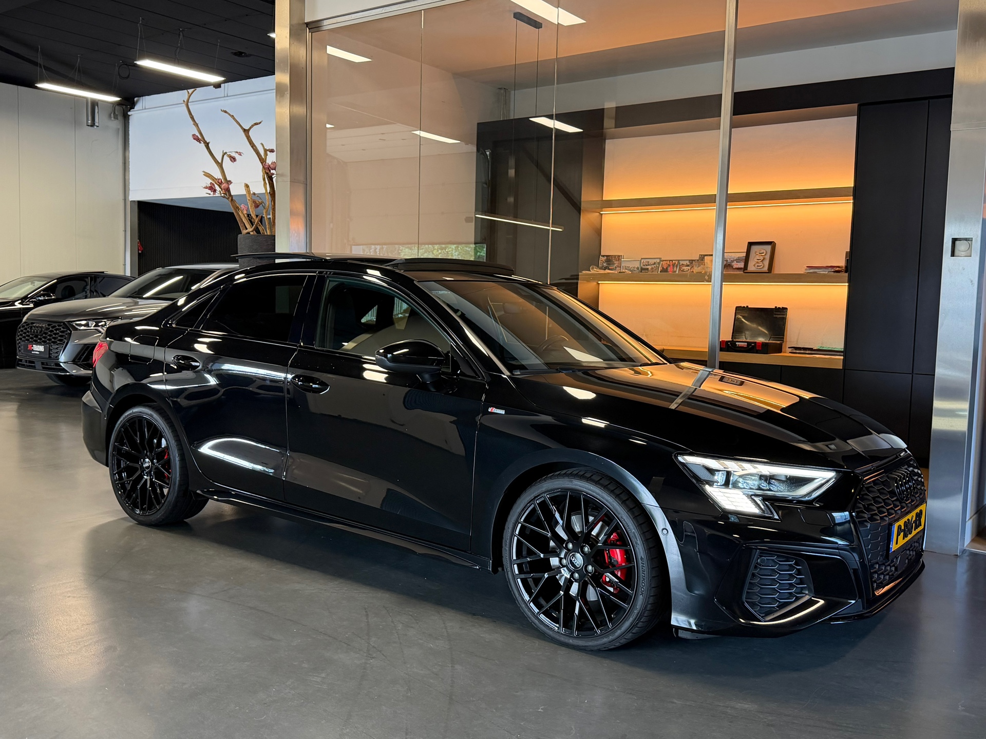 Audi A3 Limousine 35 TFSI 3 X S line Panorama RS-seats B&O 2021 - voorkant