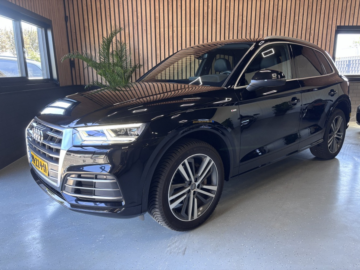 Audi Q5 2.0 TFSI  Launch Edition 252PK 2017 - voorkant