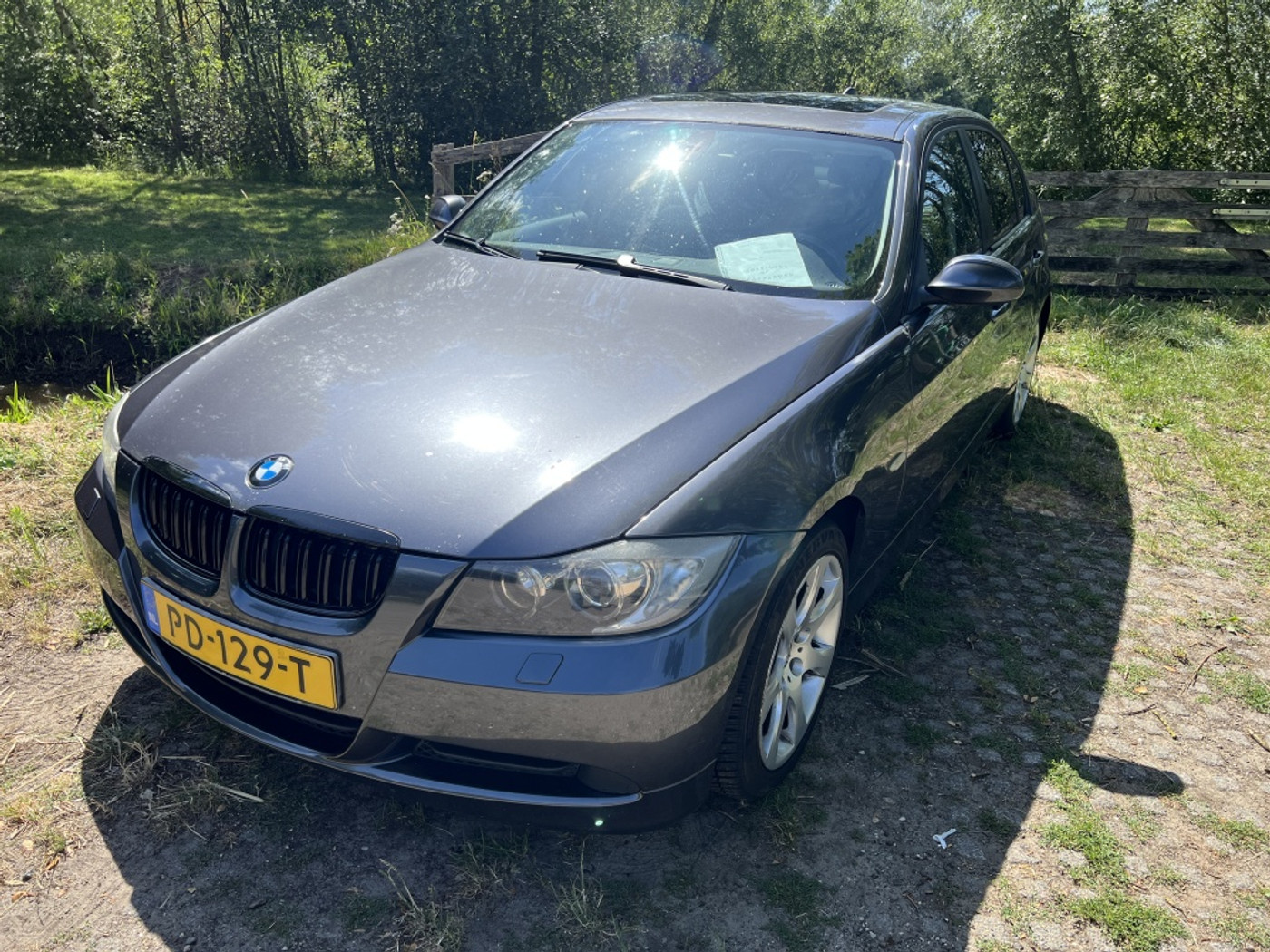 BMW 3er Reihe 320i 2005 - voorkant
