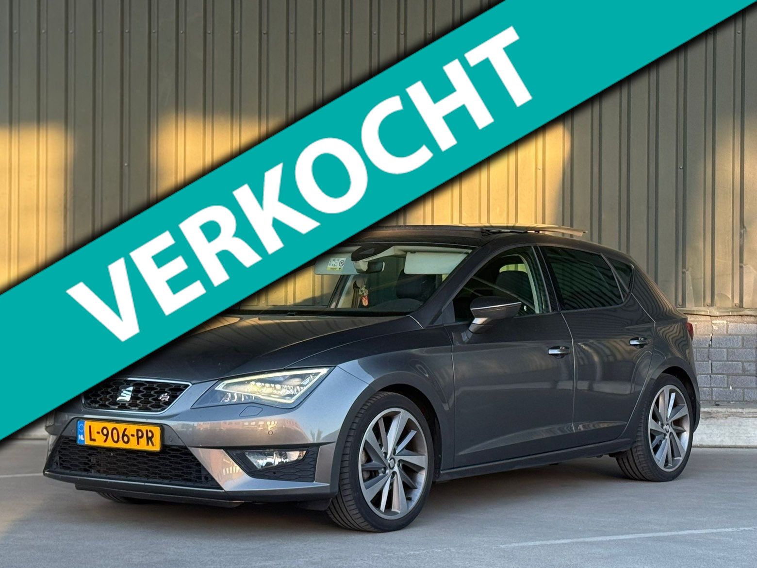 Seat Leon 2.0 TDI FR / Pano / Connect / APK 2016 - voorkant