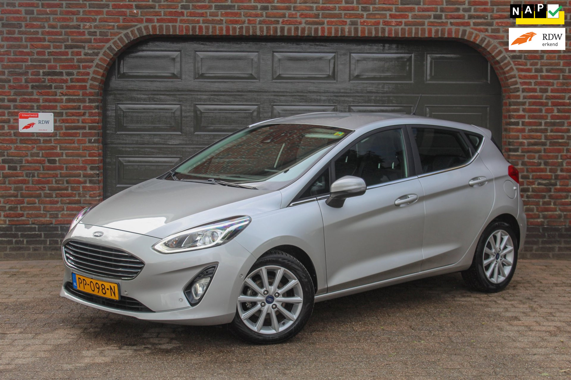 Ford Fiesta 1.0 EcoBoost Titanium - B&O - acc - camera 2017 - voorkant