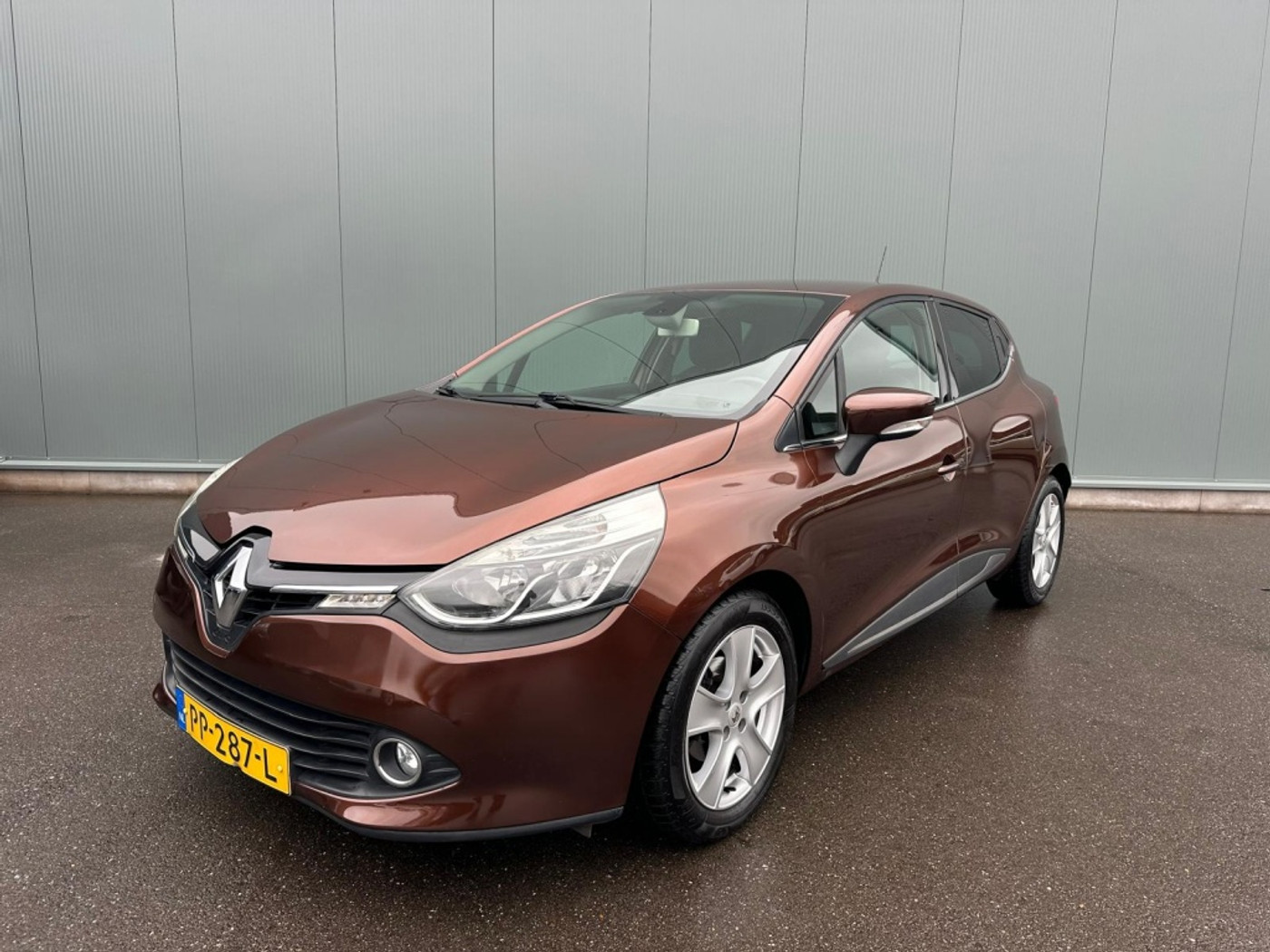Renault Clio 0.9 TCe Iconic CRUISE | PARKEERSENSOREN ! 2016 - voorkant