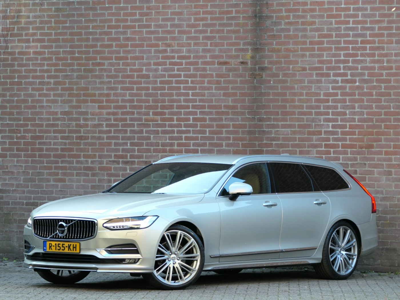 Volvo V90 2.0 T5 Inscription / 360° camera / Trekhaak / Stuurverwarming 2016 - voorkant
