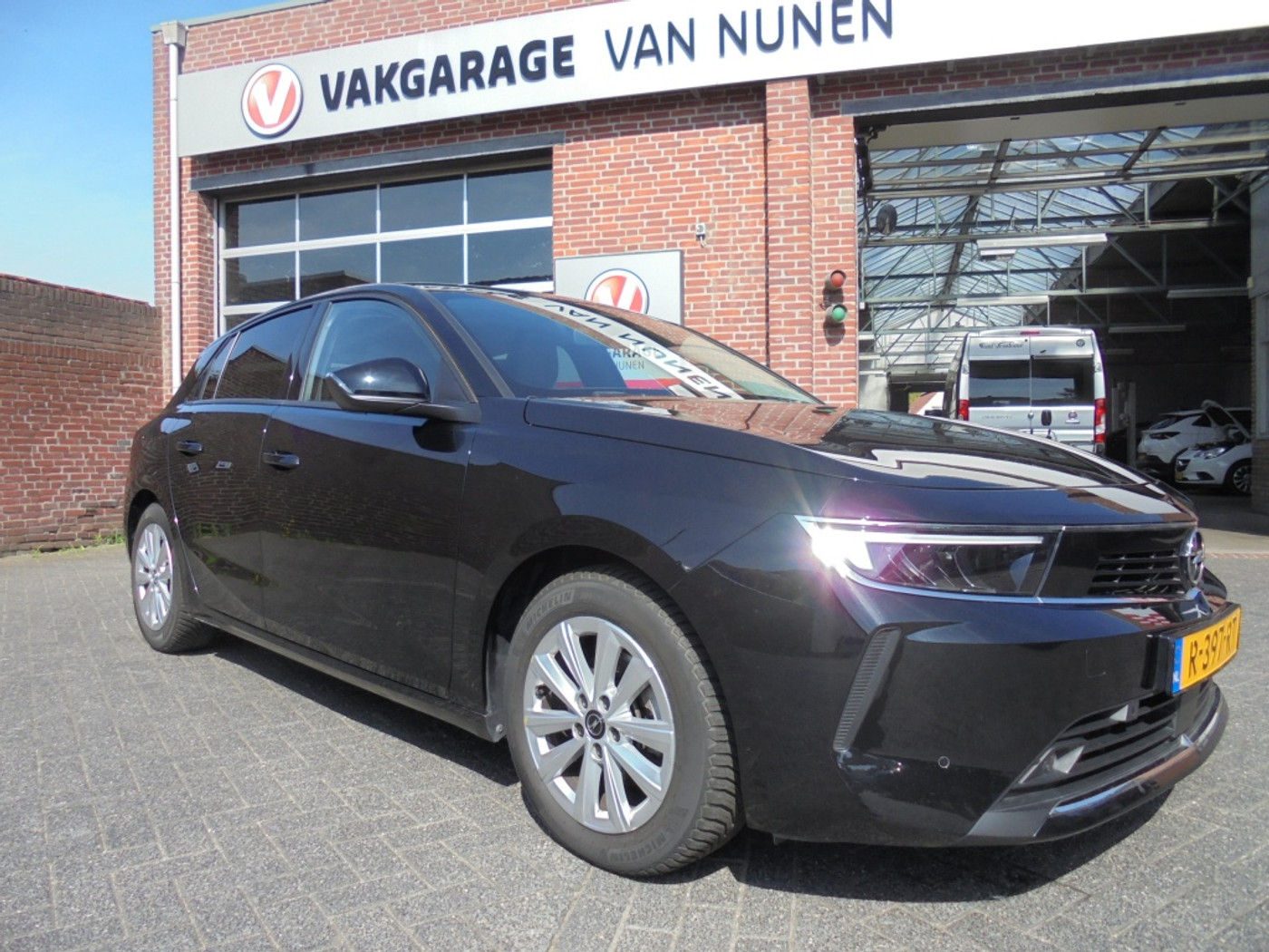 Opel Astra 1.2 Turbo 130pk Business Elegance 2022 - voorkant