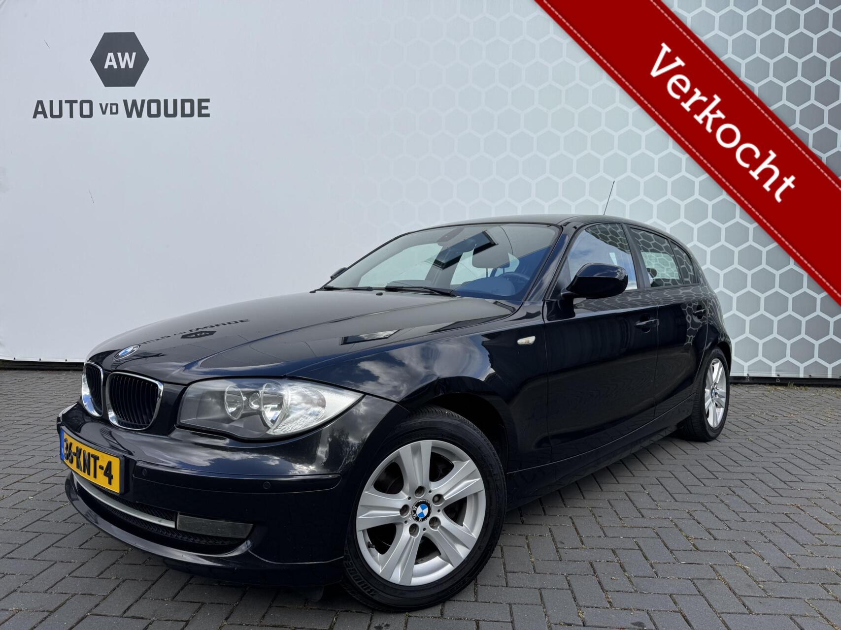 BMW 1er Reihe 120i 170PK 5 deurs afneembare Trekhaak Bluetooth 2010 - voorkant