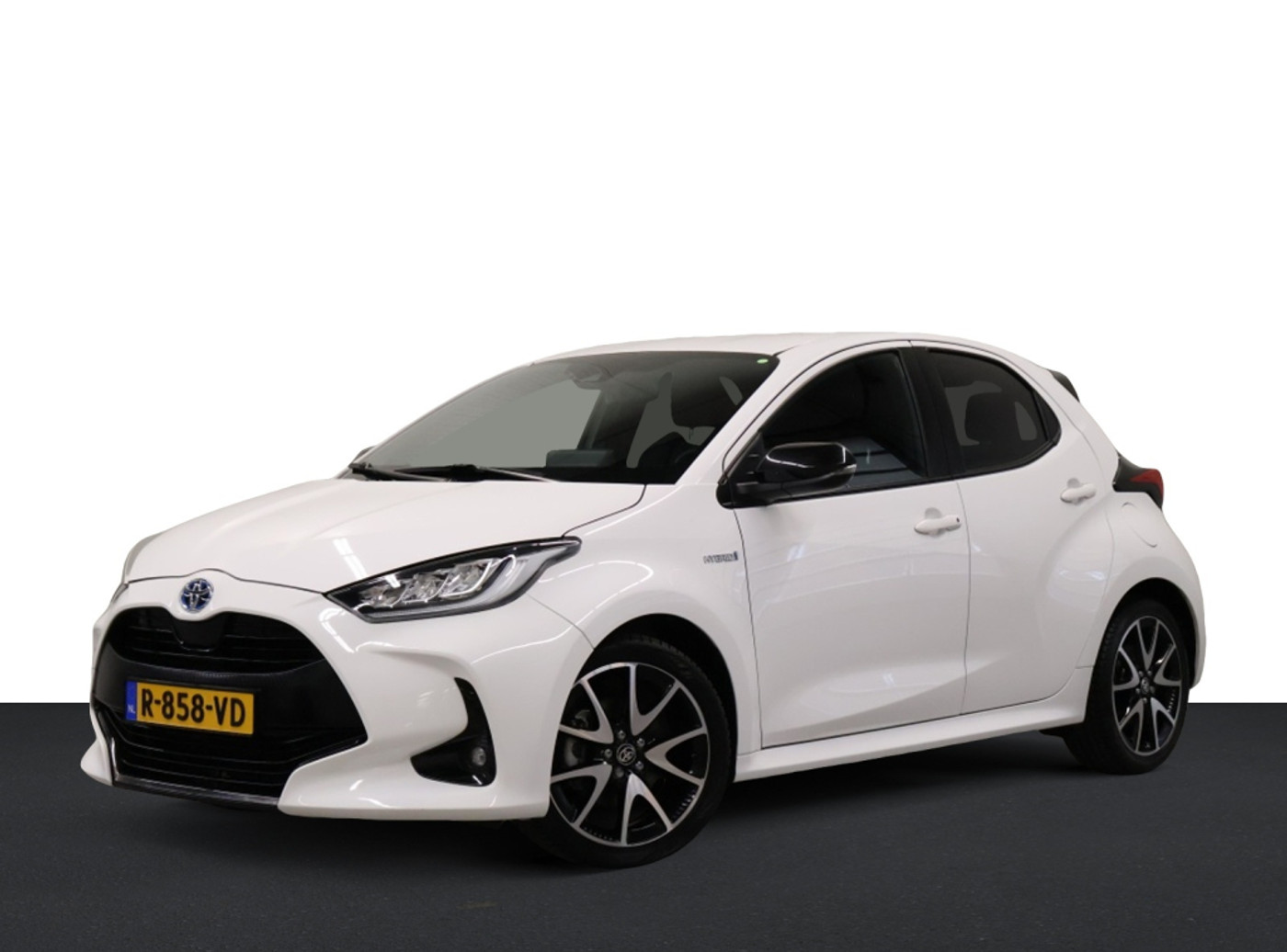 Toyota Toyota Yaris 1.5 Hybride Dynamic| Camera| Adap.Cruise| Half leder| Climate 2021 - voorkant