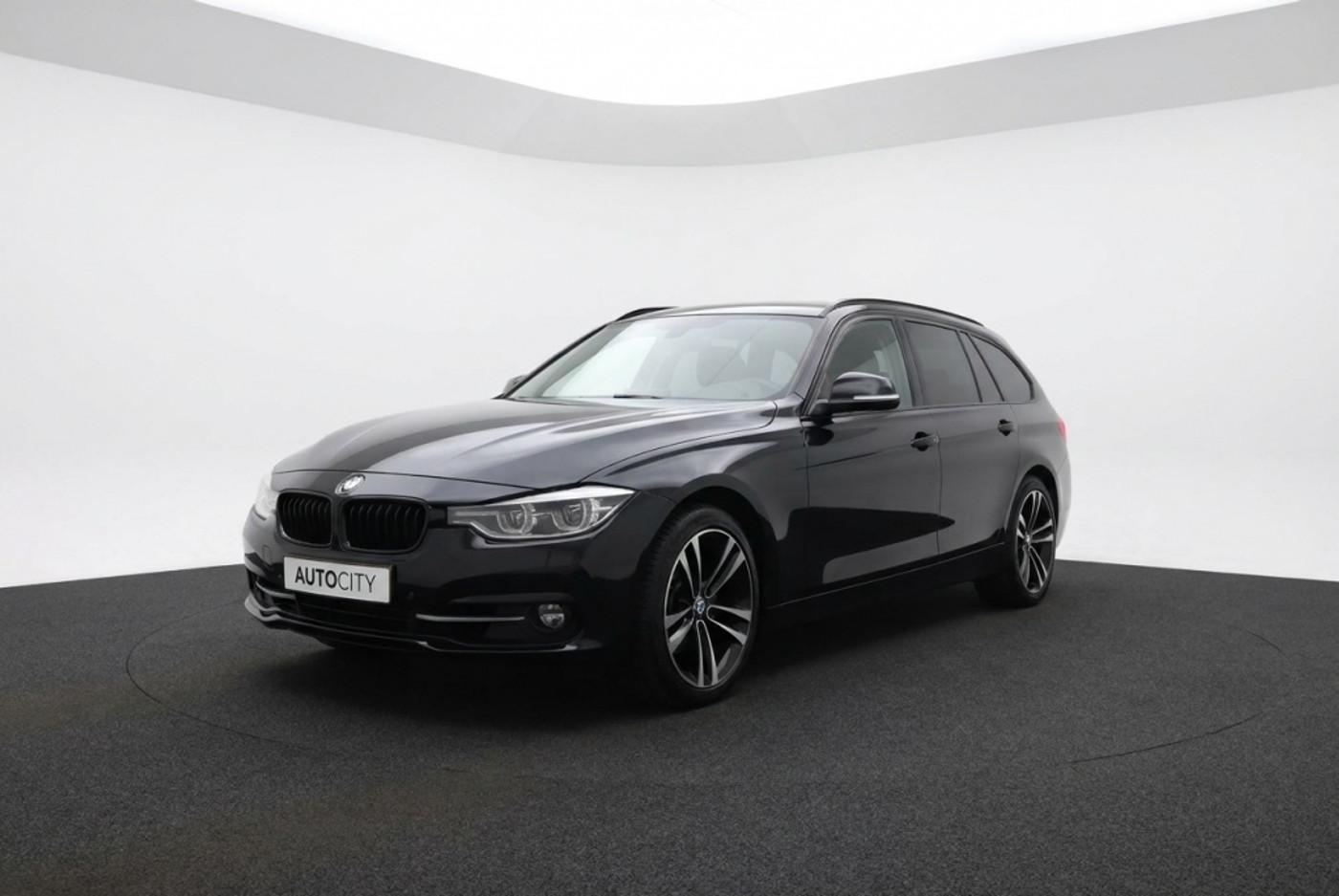 BMW 320i 320 i Sport Line Shadow Camera l Leder l Elektrische Achterklep 2018 - voorkant