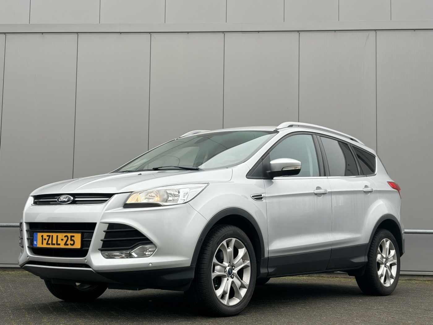 Ford Kuga 1.5 Titanium - airco - cruise - camera - riem vervangen! 2015 - voorkant