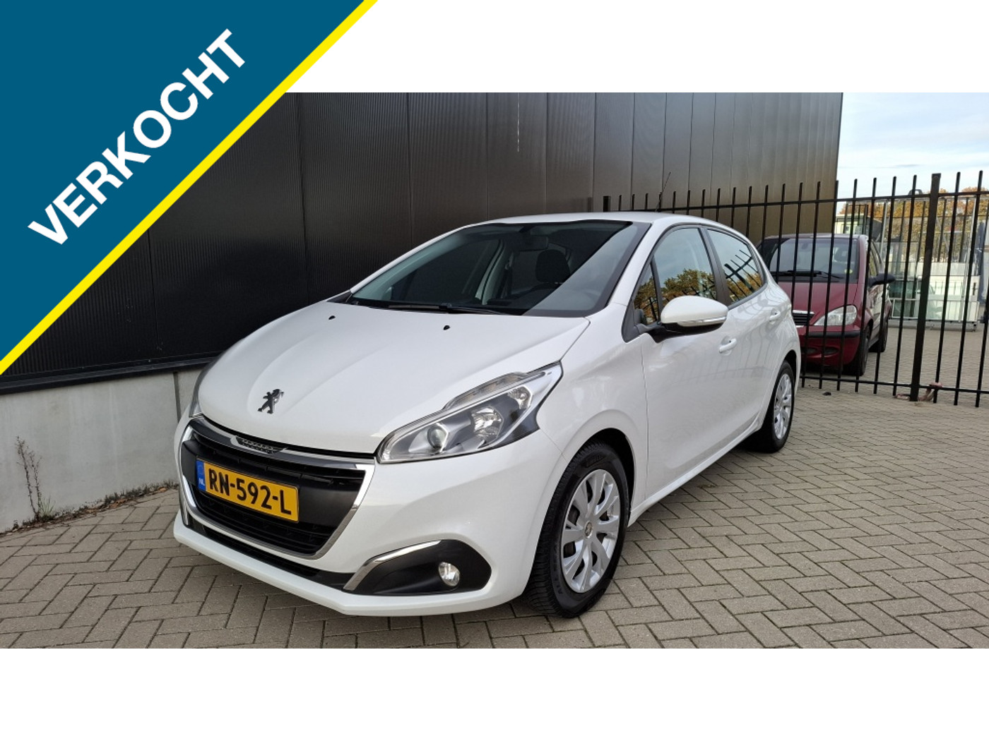 Peugeot 208 NAP NAVI PDC CarPlay Cruise 2018 - voorkant