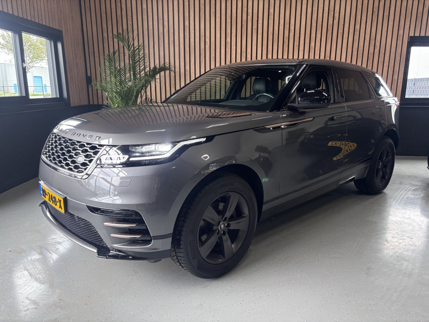 Land Rover Range Rover Velar 2.0 I4 AWD NETTO!EX BPM EX BTW! PANO! NAVI! FULL OPTIONS! 2018 - voorkant