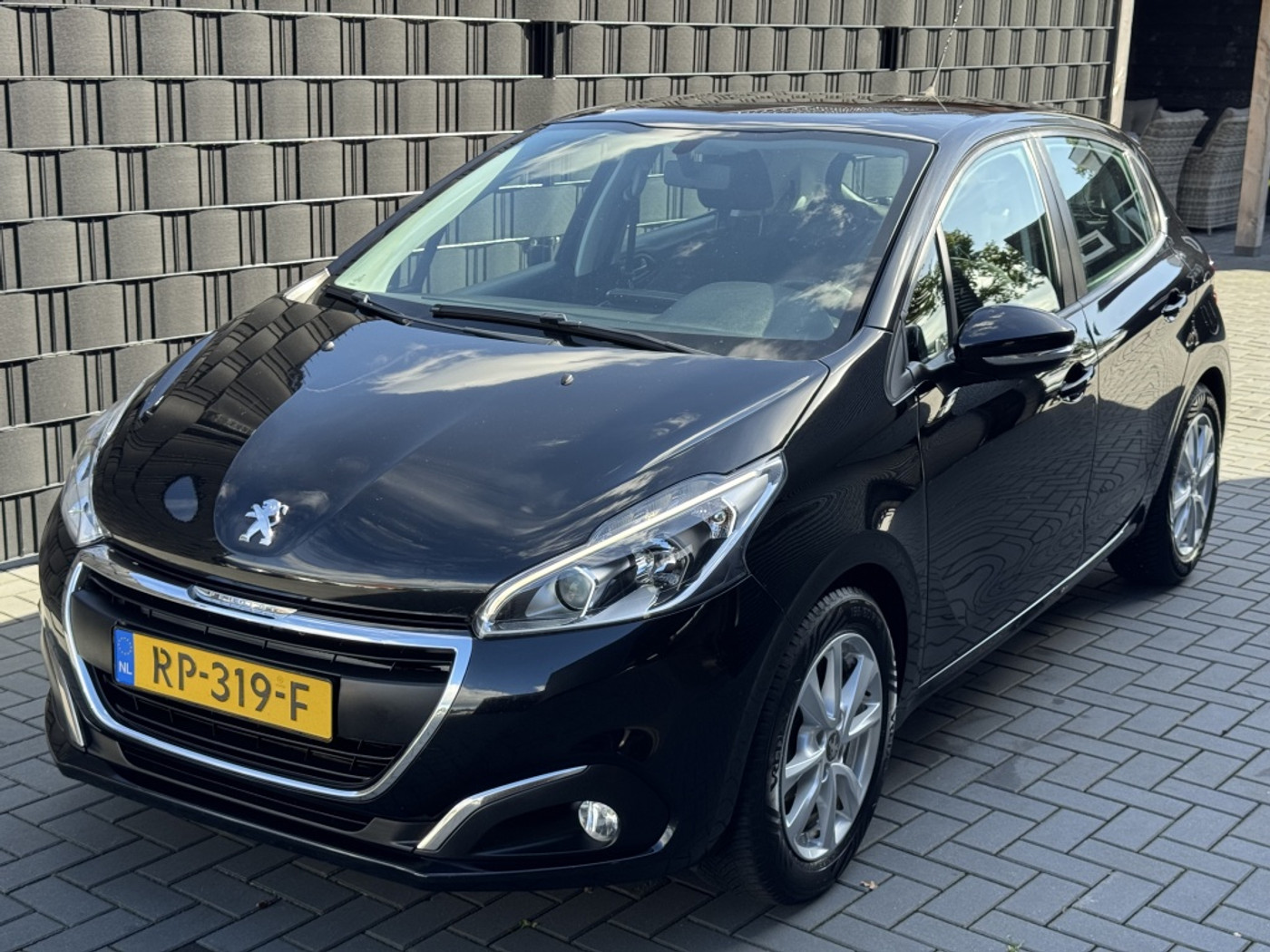 Peugeot 208 1.2 PureTech Blue Lion 2017 - voorkant