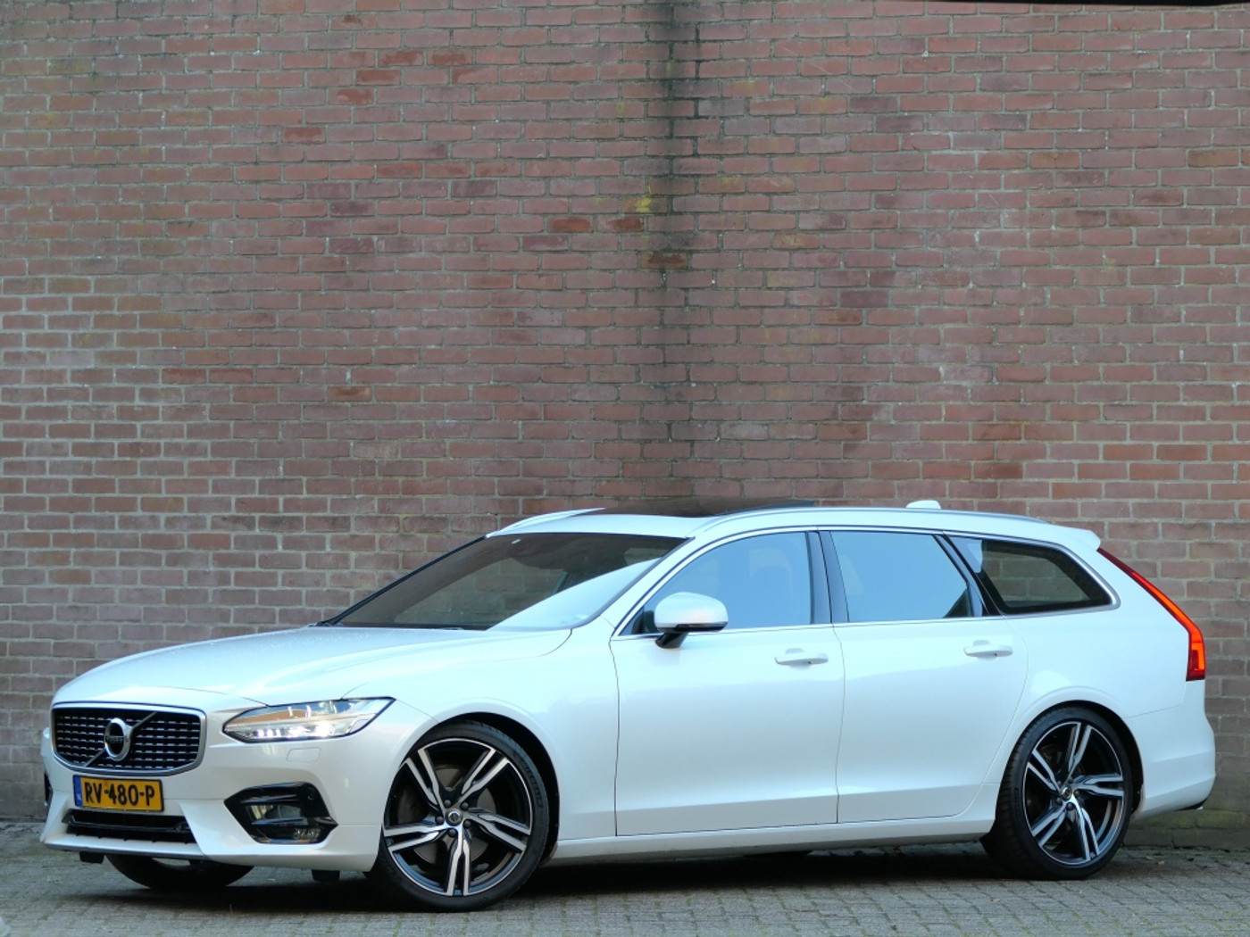 Volvo V90 2.0 T4 R-Design 2018 - voorkant