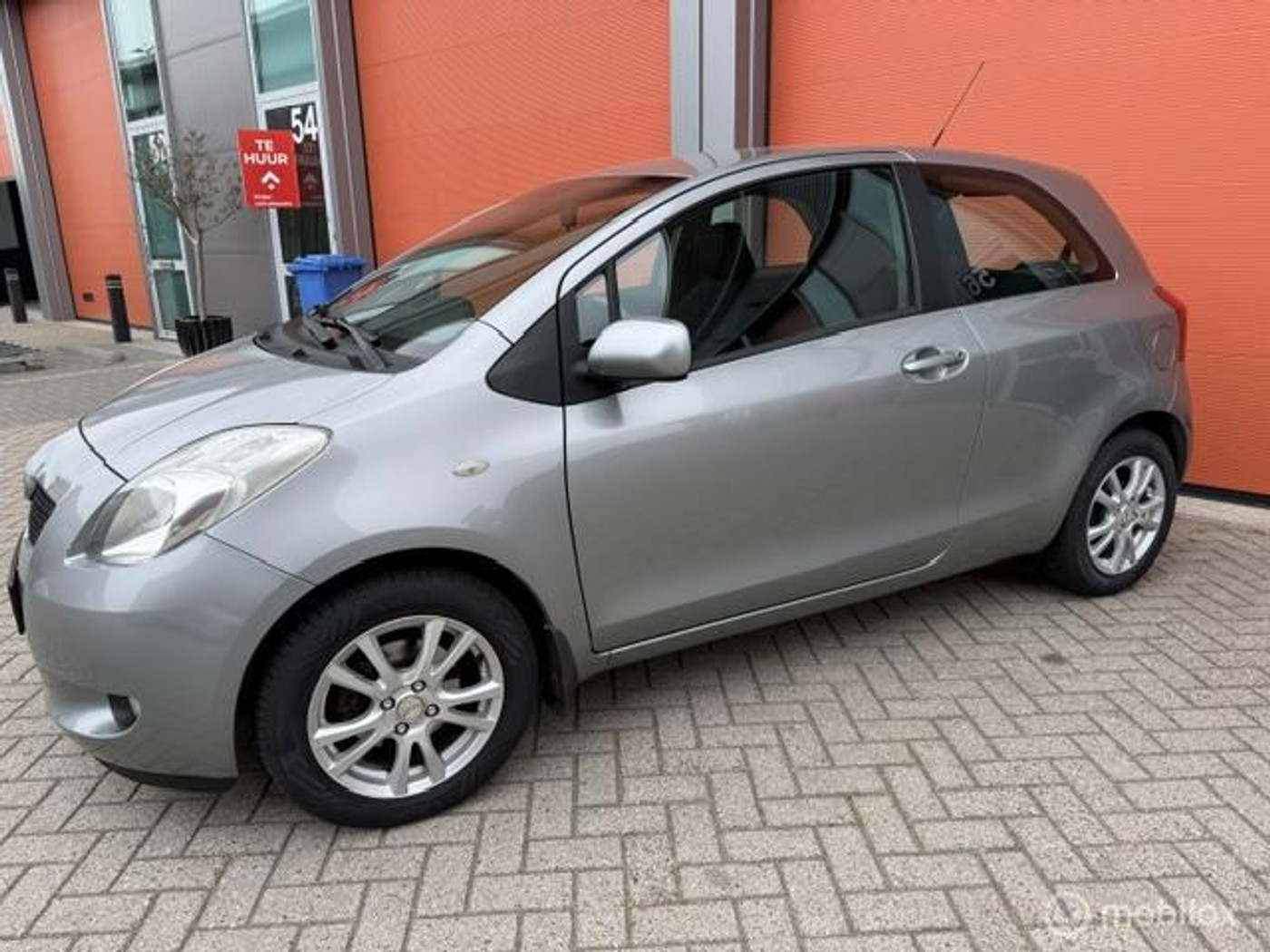 Toyota Toyota Yaris 1.3 VVTi Sol KM NAP-APK 07-2027-AIRCO 2006 - voorkant