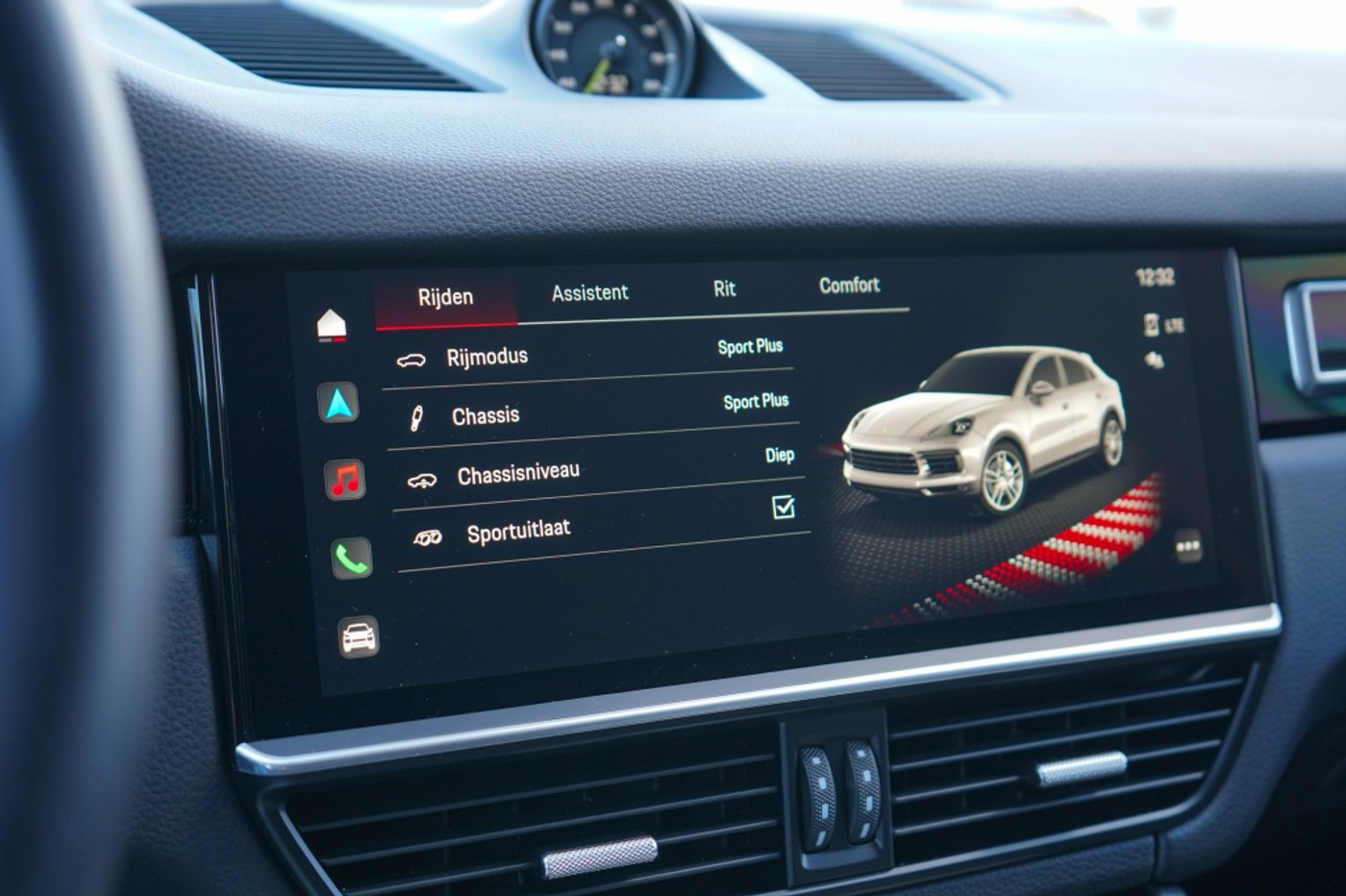 Foto van Porsche Cayenne E-hybrid