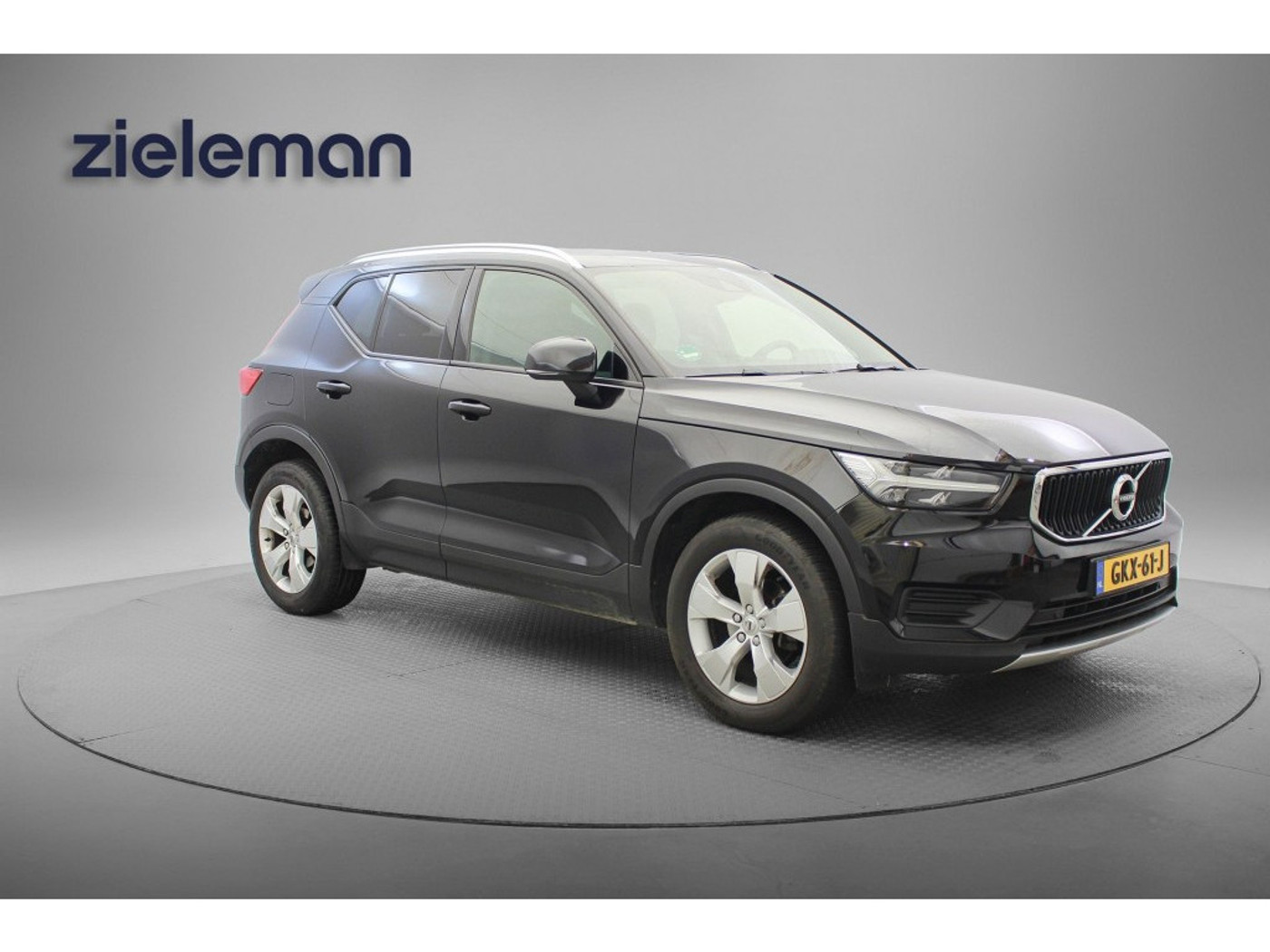 Volvo XC40 1.5 T3 Momentum Pro - Carplay, Navi, Cruise 2019 - voorkant