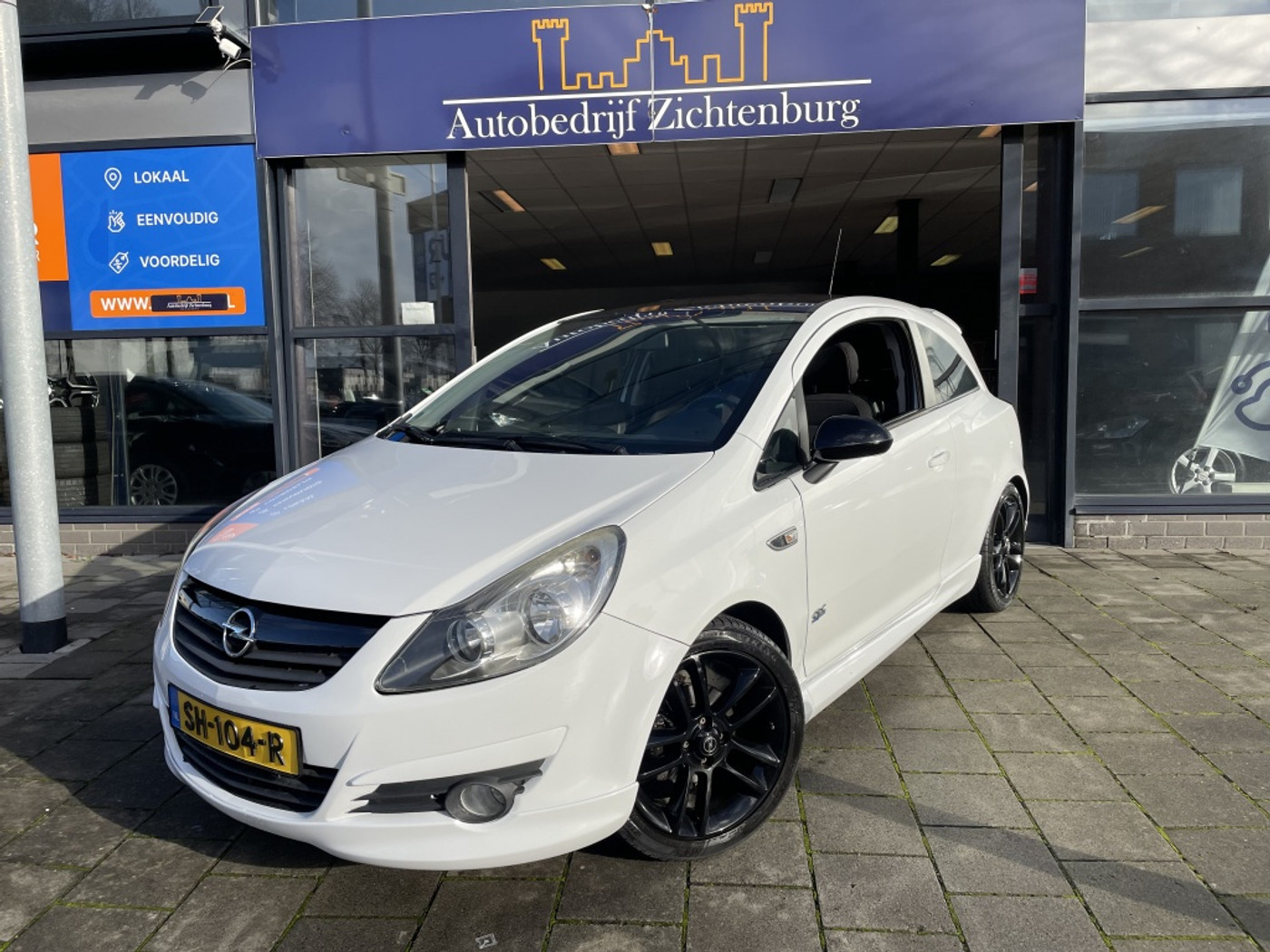 Opel Corsa 1.4-16V Sport 2010 - voorkant