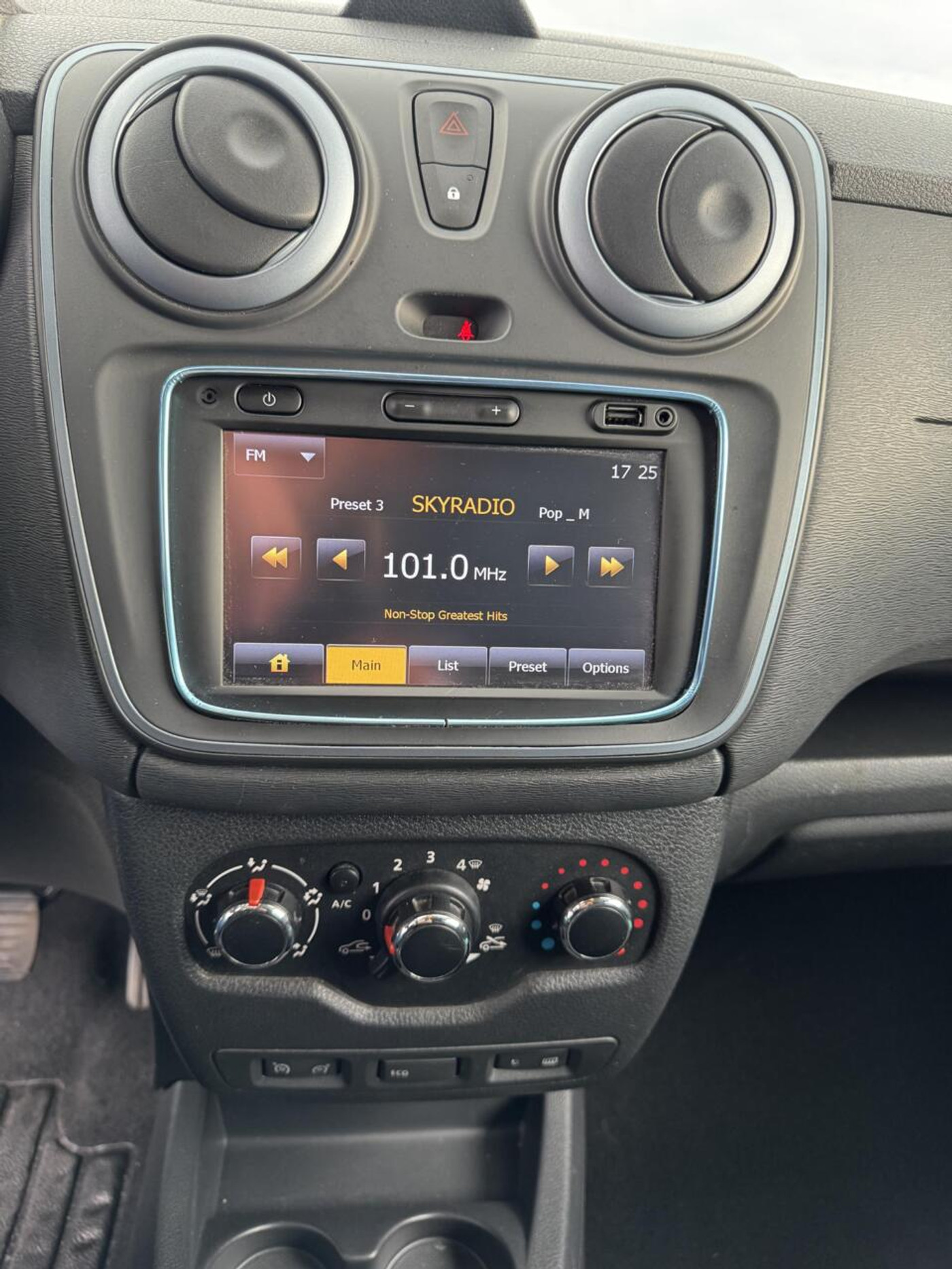 Foto van Dacia Lodgy