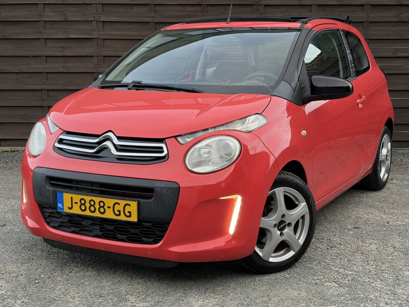 Citroen Citroen C1 1.0 e-VTi Airscape / Airco / Cabrio / Stoelverw. / Trekhaak 2015 - voorkant