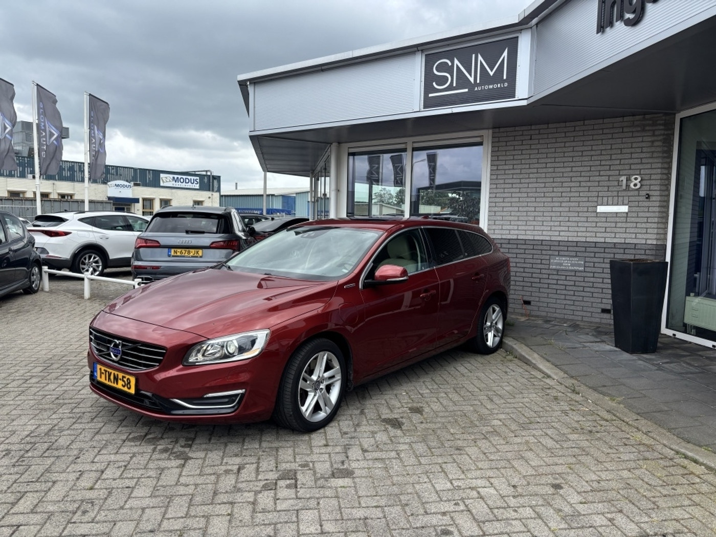 Volvo V60 Plug In Hybrid 2.4 D6 AWD Pl.i Sum. 2014 - voorkant