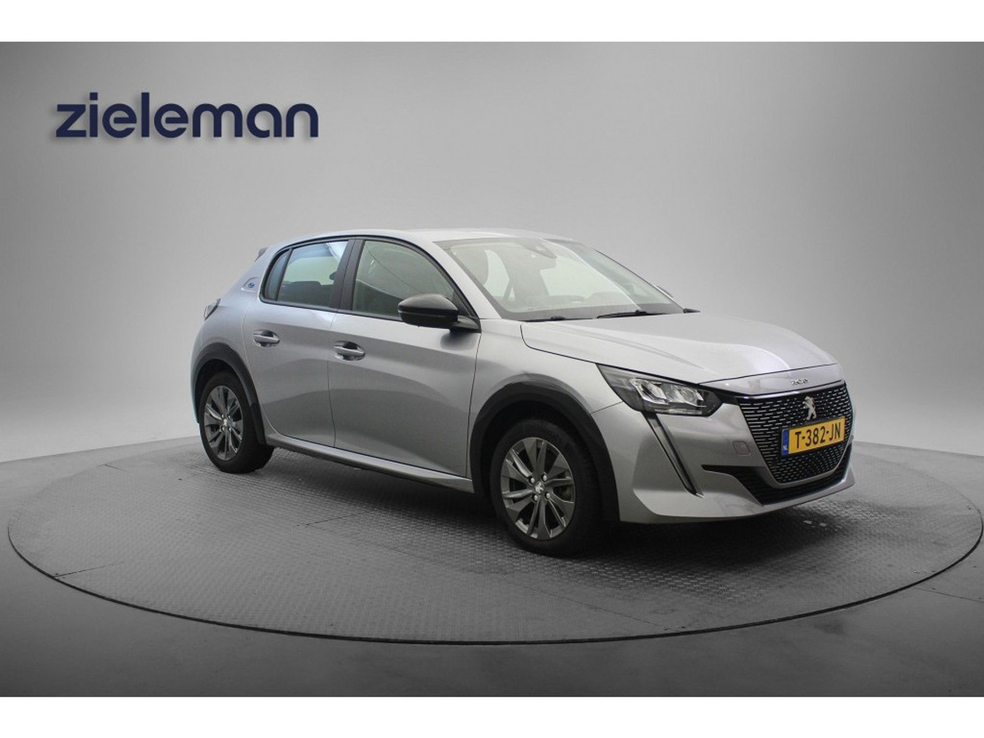 Peugeot 208 Active Pack 50 kWh - Carplay, Cruise, Navi, Stoelverw. SOH 97,8% 2023 - voorkant