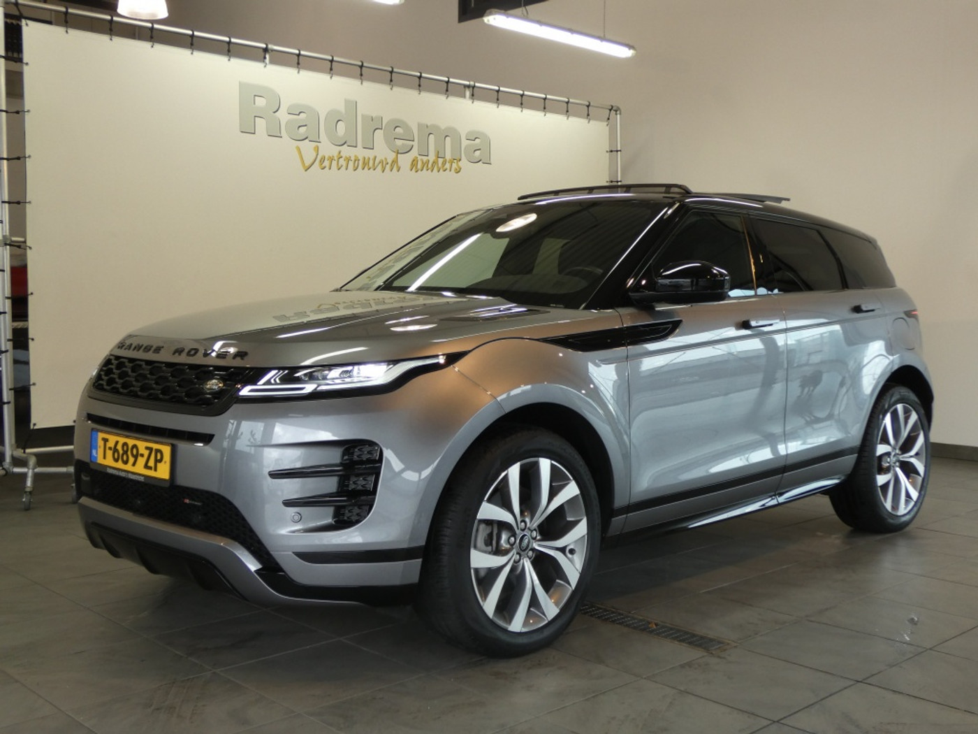 Land Rover Range Rover Evoque P300e AWD R.dynamic  HSE  Panodak leder 2023 - voorkant