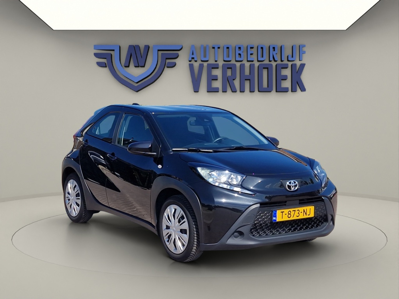 Toyota Toyota Aygo X 1.0 VVT-i MT Play NL Auto - All Season Banden - Carplay 2023 - voorkant
