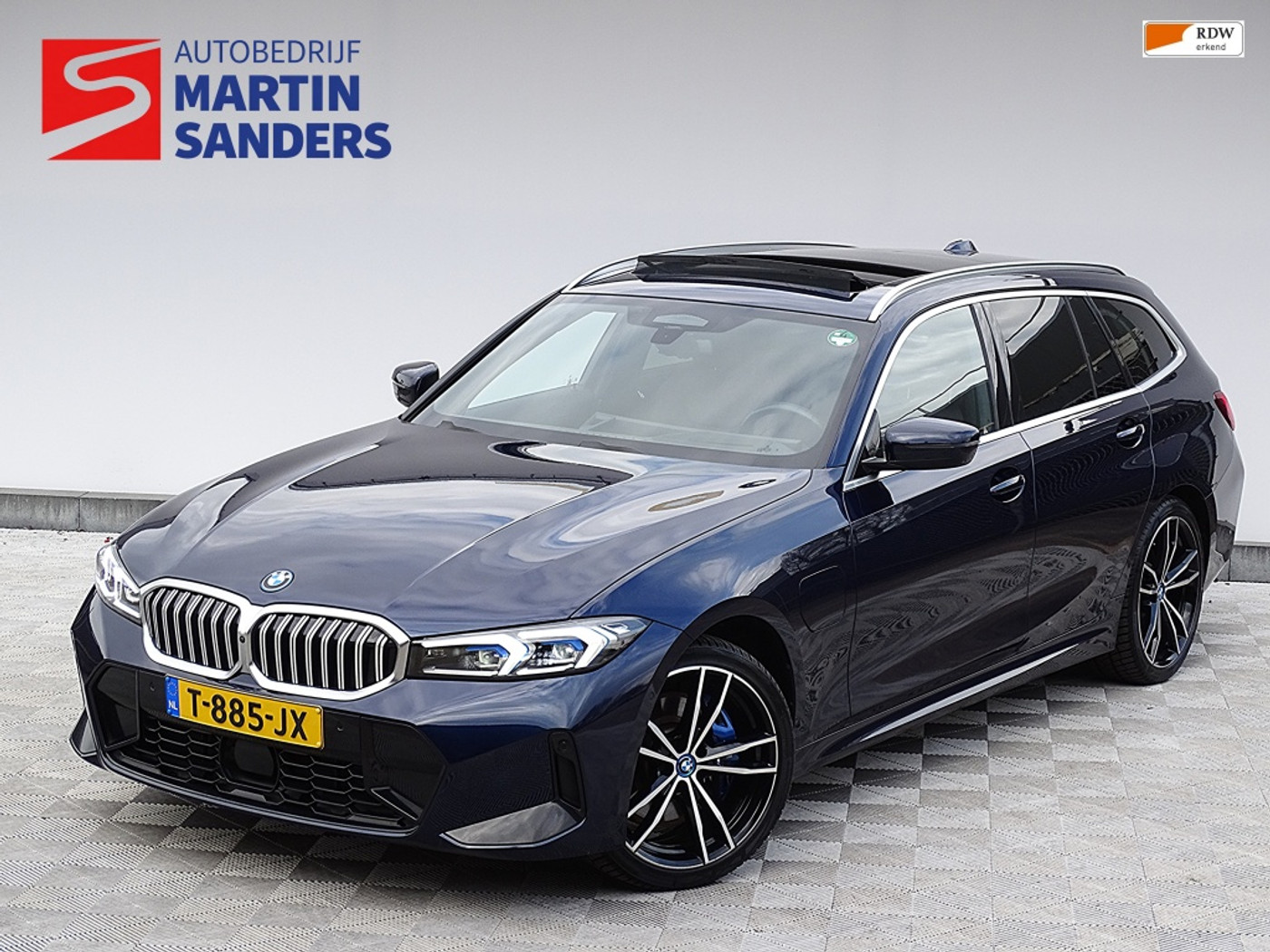 BMW 330e apple carplay. 2023 - voorkant