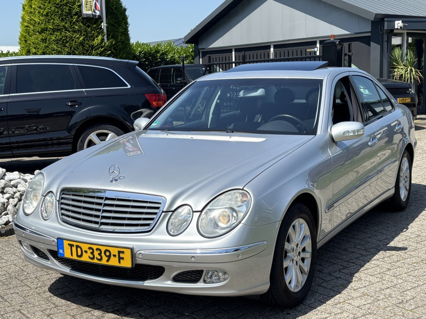 Mercedes-Benz E 240 240 V6 Elegance Sedan 2002 Youngtimer 2002 - voorkant