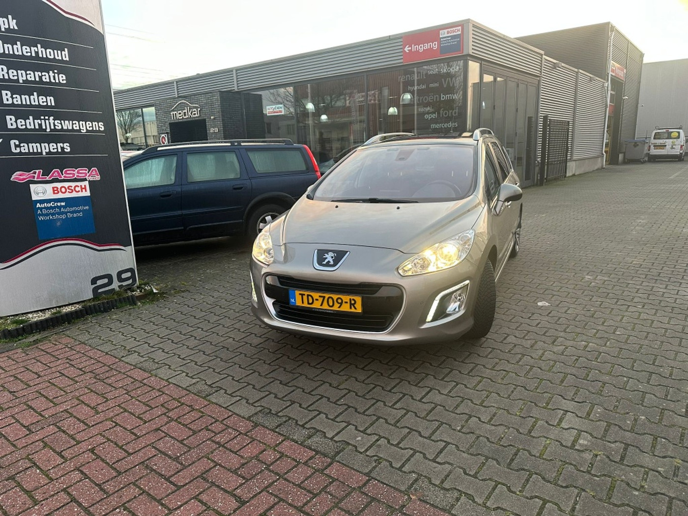 Peugeot 308 1.6 THP Signature 2012 - voorkant