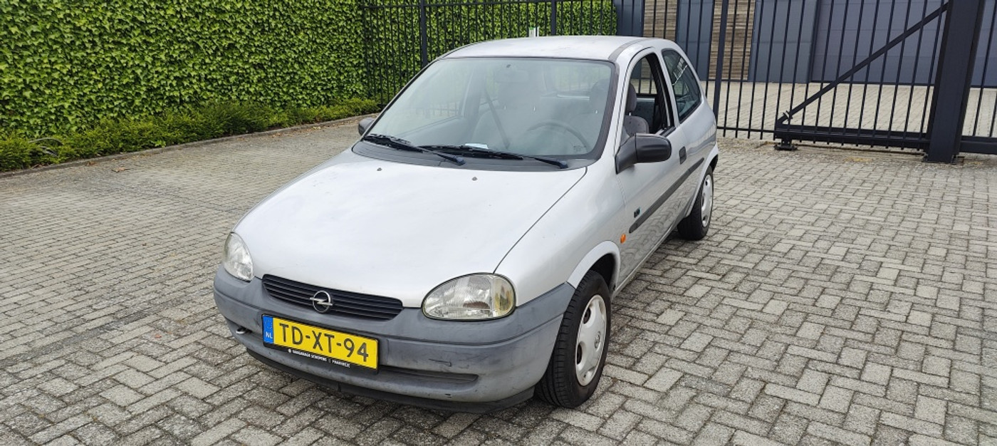 Opel Corsa-b 1.0i-12V City NETTE STAAT 120.000KM NAP Nieuwe apk 1998 - voorkant