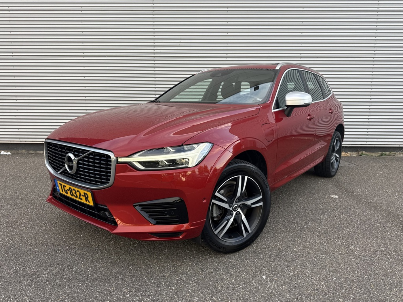 Volvo Xc60 T8 Twin Engine 2.0 T8 TE AWD R-Design Pano Luchtvering Trekhaak HUD 1e eign. 2018 - voorkant
