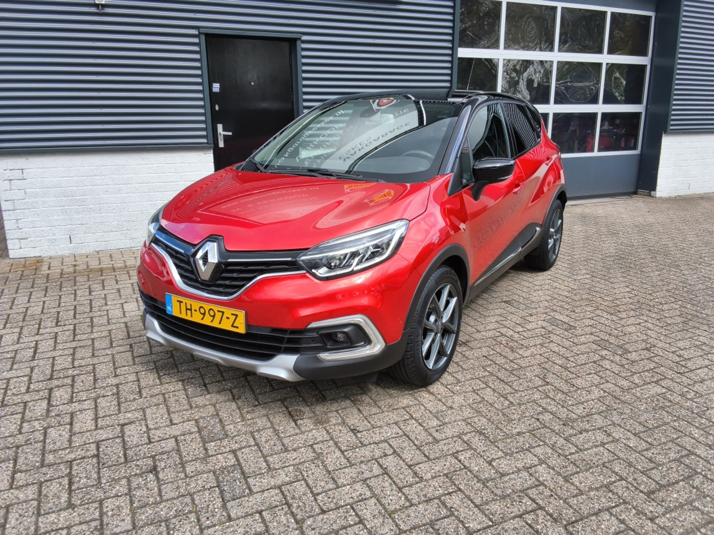 Renault Captur 1.2 TCe Intens Navigatie en Automaat 2018 - voorkant