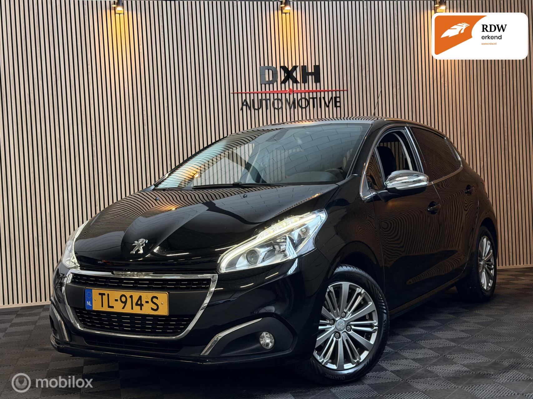Peugeot 208 1.2 PureTech Allure PANO CARPLAY CAMERA CRUISE 2018 - voorkant