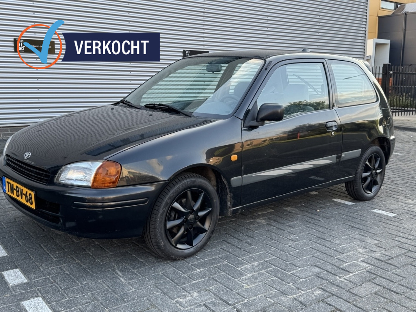 Toyota Toyota Starlet 1.3-16V Black 1998 - voorkant