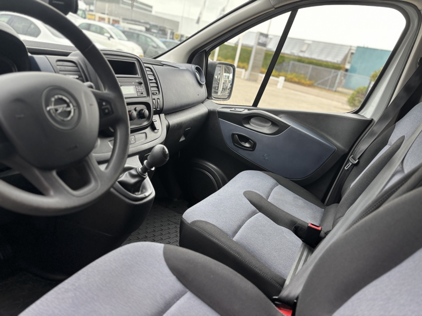Foto van Opel Vivaro-b
