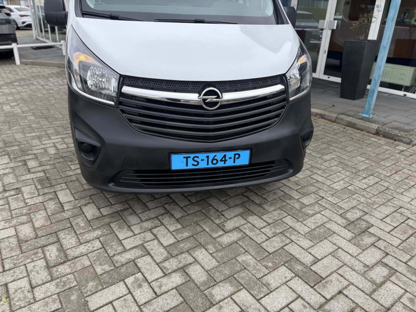 Foto van Opel Vivaro-b