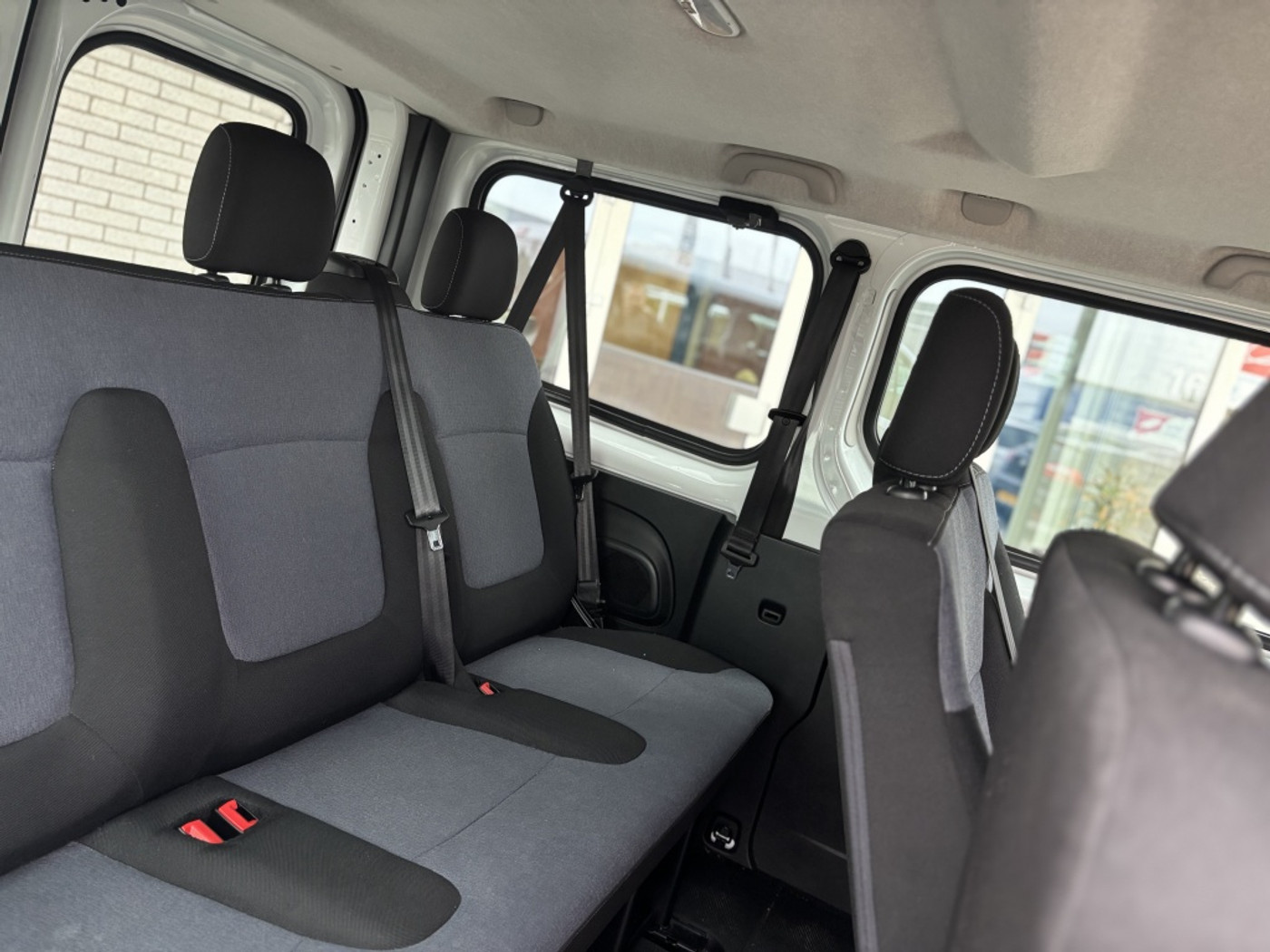 Foto van Opel Vivaro-b