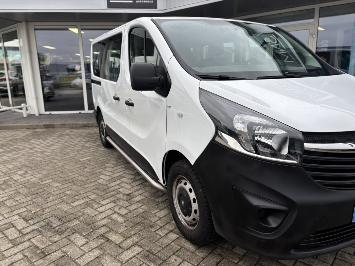 Foto van Opel Vivaro-b
