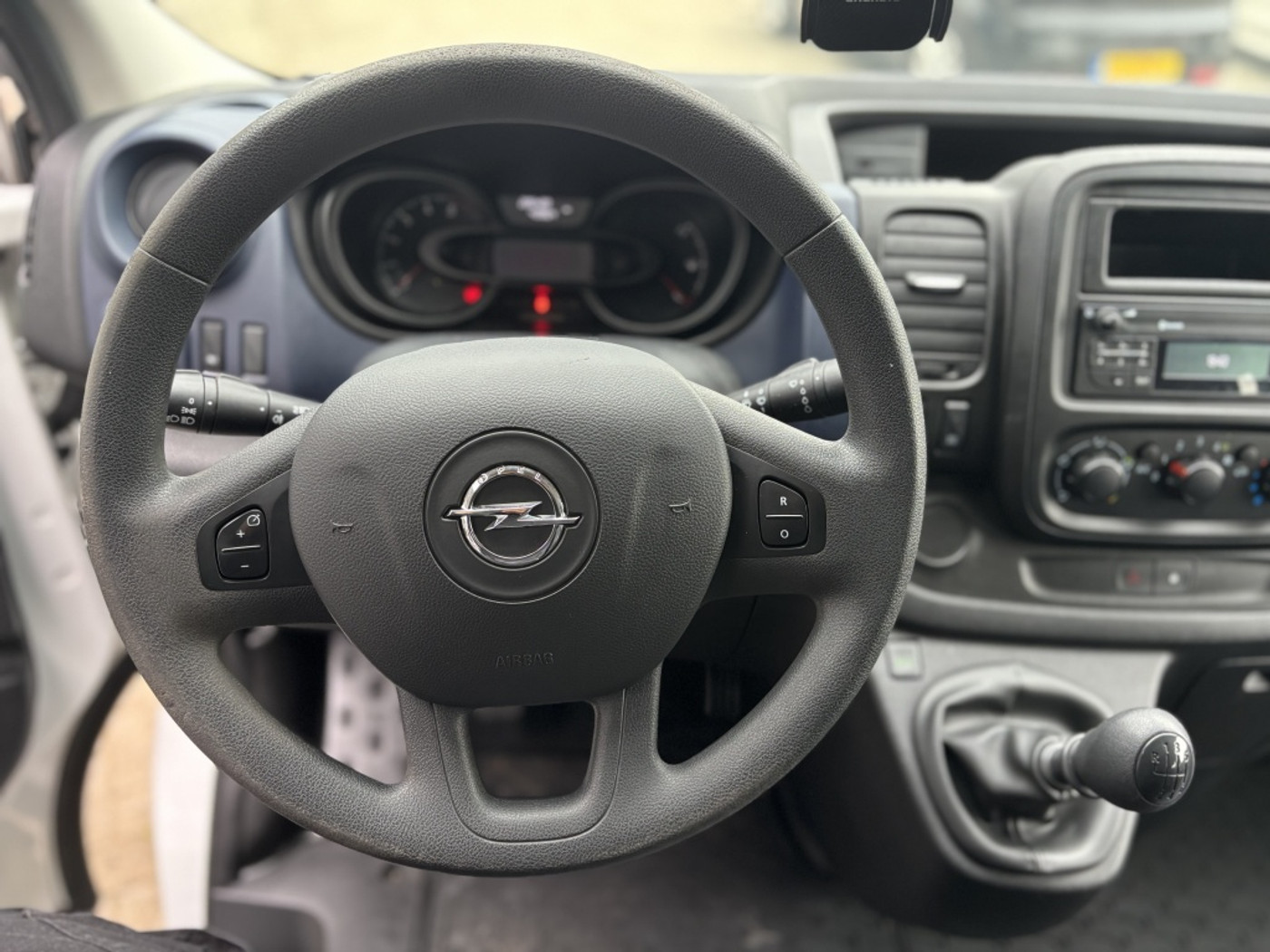 Foto van Opel Vivaro-b